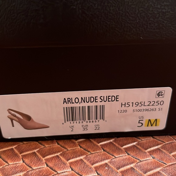 Elegant Nude Slingback Heels - Picture 9 of 11